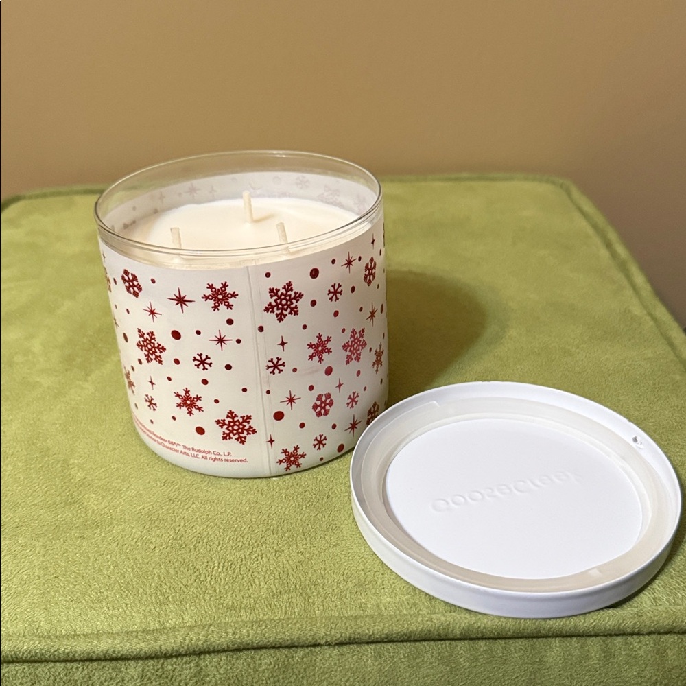 GooseCreek Rudolph The Red-Nosed Reindeer Ready, Rudolph? Candle - Picture 7 of 9